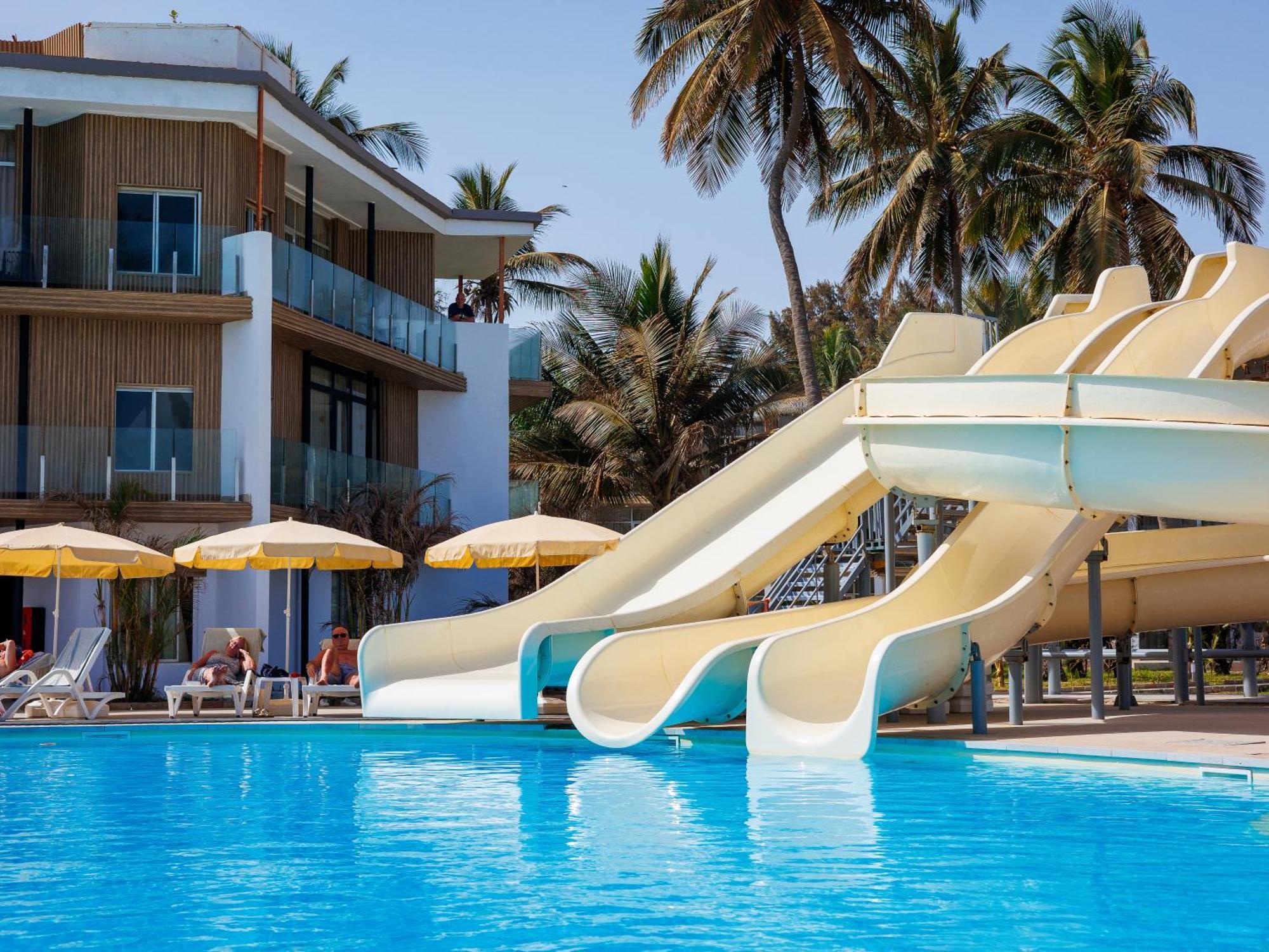Kombo Beach Resort セレクンダ エクステリア 写真