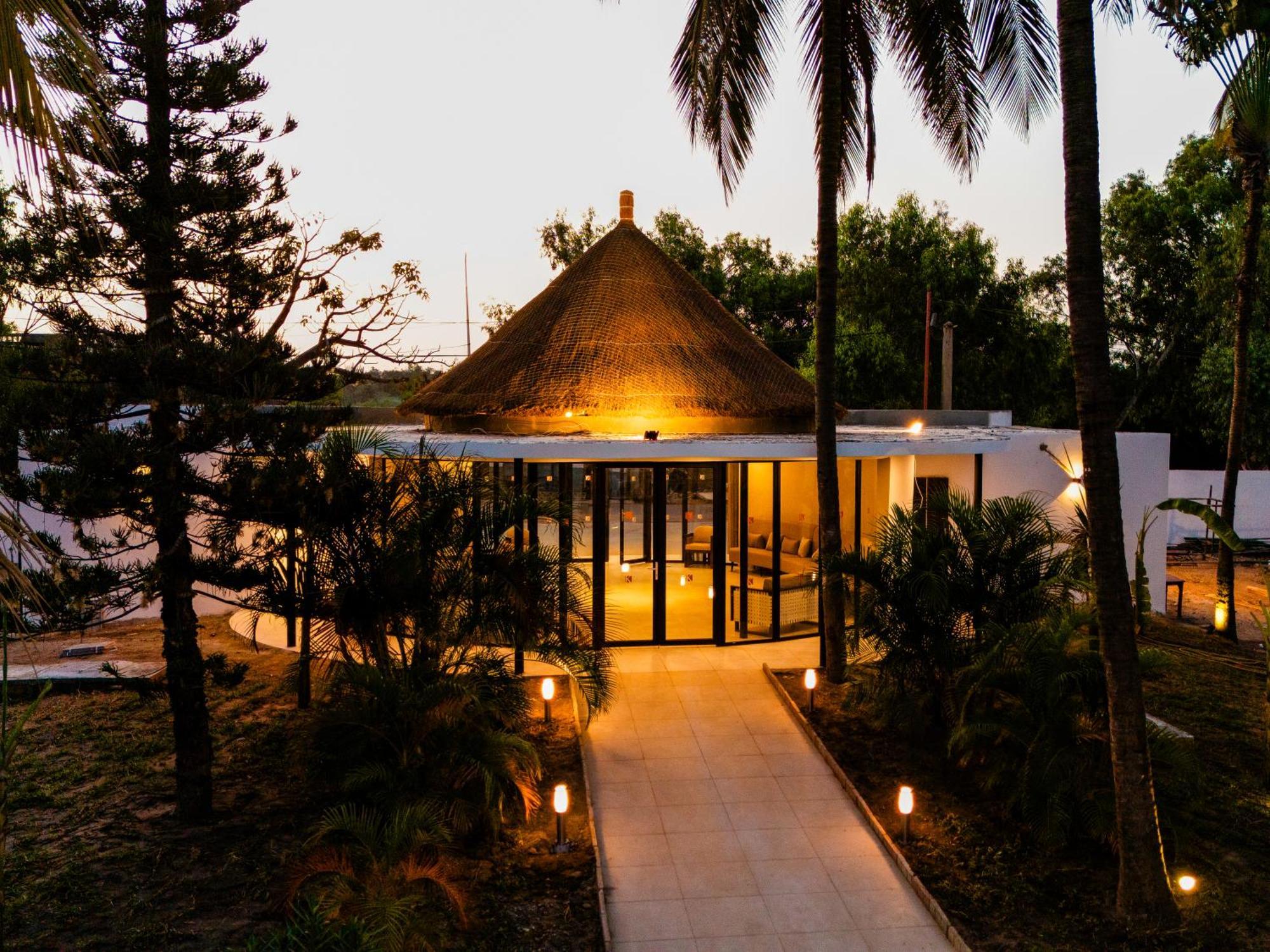 Kombo Beach Resort セレクンダ エクステリア 写真